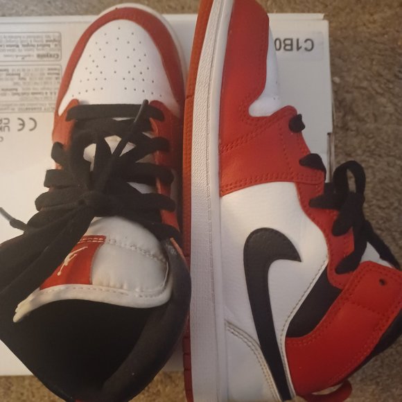 Air Jordan 1 Chicago Alternative